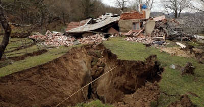 კურსების დაანონსებული კატასტროფა: რატომ დატოვა სახელმწიფომ ხალხი მეწყრის პირისპირ